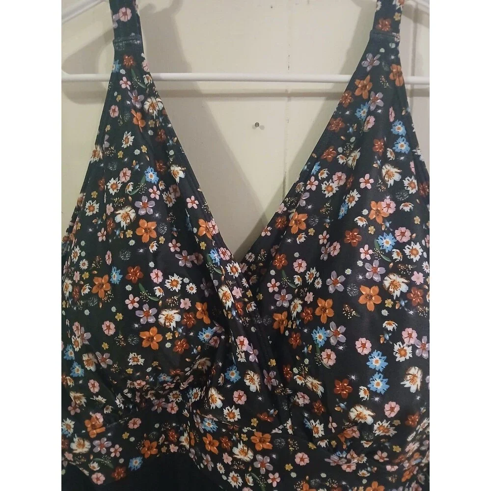 BloomChic Plus Size Black Floral 1 Piece Swimsuit Adjustable Straps 22-24 - Picture 2 of 6